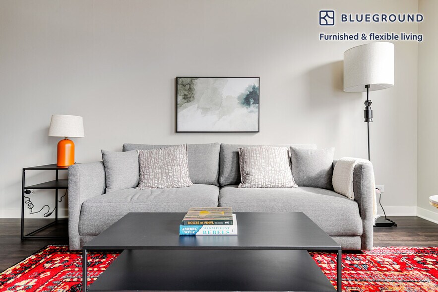 Building Photo - 77 W Huron St