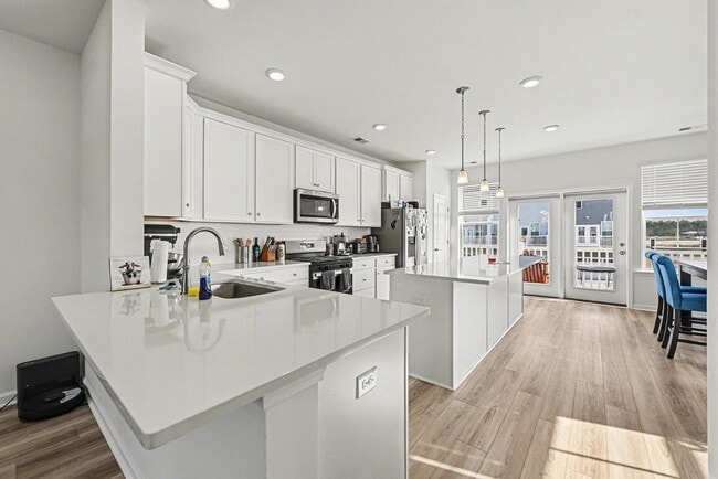 Building Photo - 801 Recess Pt Dr