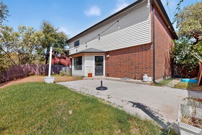 Building Photo - 11517 Chatam Berry Ln