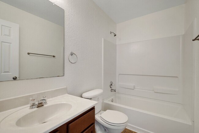 Building Photo - Monticello Ranch-Available Now-3Bd/3Ba