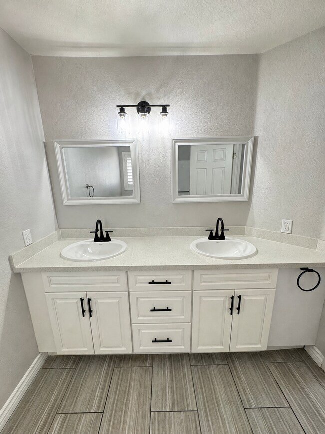 Building Photo - Beautiful 4- Bedroom Home