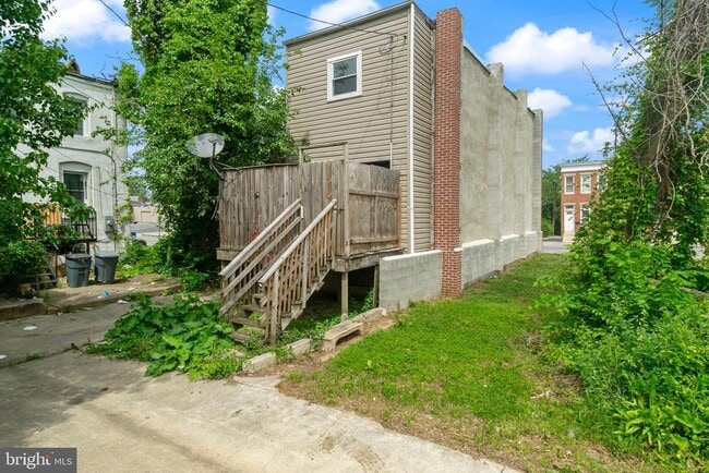 Building Photo - 2018 N Monroe St