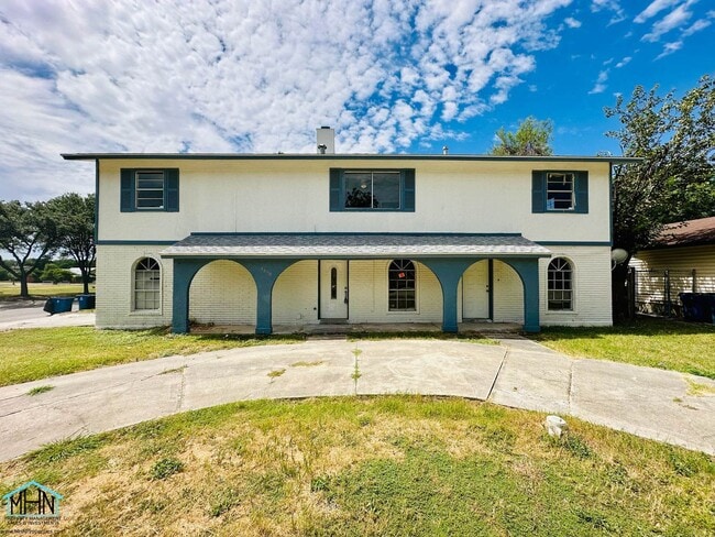 Primary Photo - Prestigious Residential Offering: Expansiv...