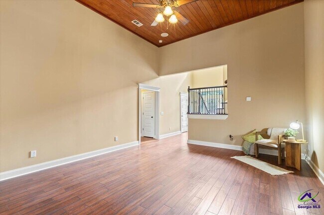 Building Photo - 300 Cheshire Dr