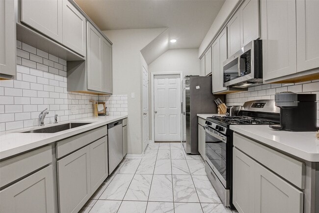 Building Photo - 522 N 6th St