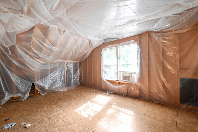 Building Photo - 305 Dearing Dr