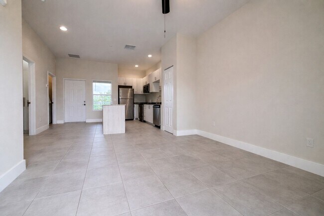 Building Photo - 3221-3409-3409 SW 8th Pl