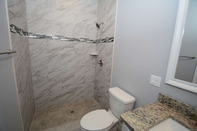 Building Photo - 25 Rosepetal Ln