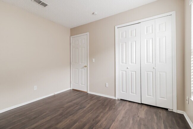 Building Photo - 2230 Justin Ave