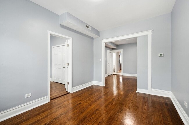 Building Photo - 1341 N Ashland Ave