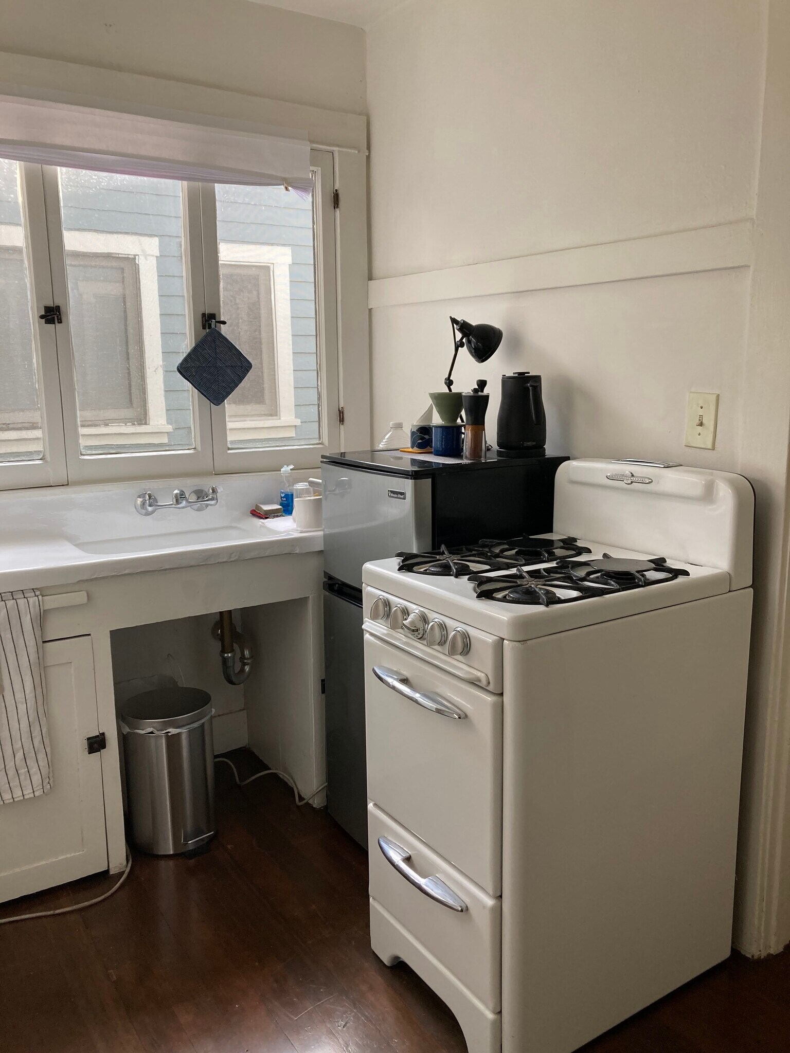 kitchen - 422 El Centro St
