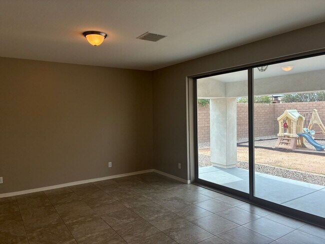 Building Photo - Special **BEAUTIFUL 3 BEDROOM/3 BATHROOM HOME LOCATED IN EASTMARK (ELLSWORTH & RAY)**