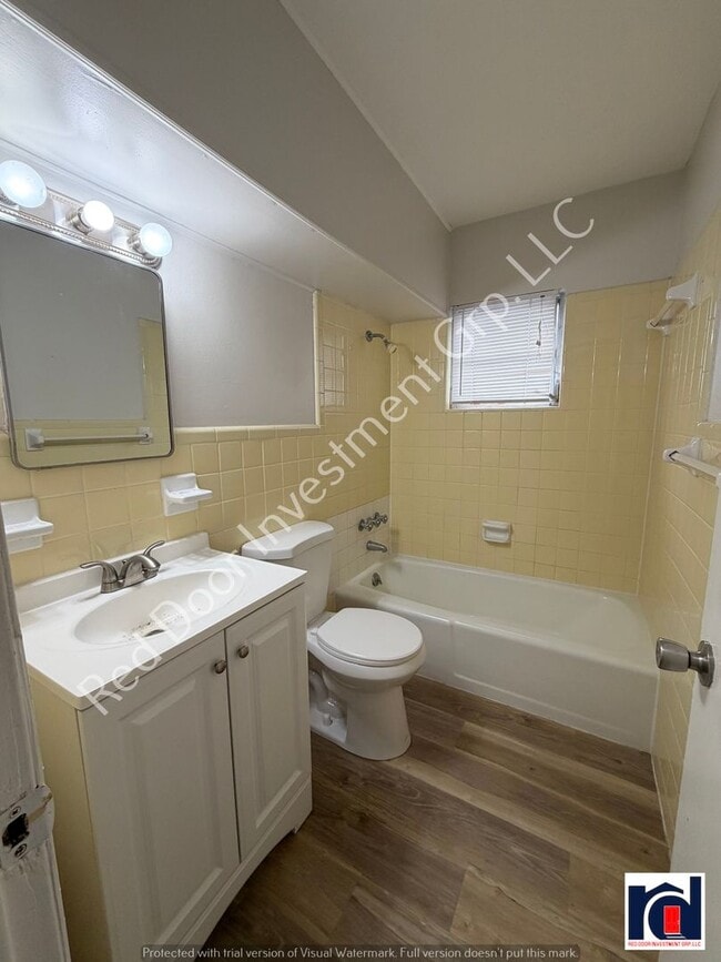 Building Photo - **MOVE IN SPECIAL** Renovated Spacious 2/2~w/All-in One Washer/Dryer & New AC~Deland