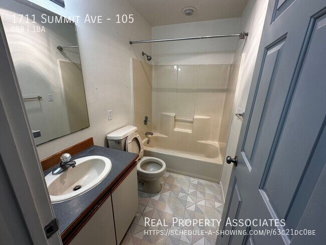 Building Photo - 1711 Summit Ave