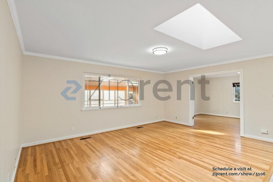 Building Photo - 1565 Klamath Dr