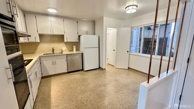 Building Photo - 52 Genoa Pl