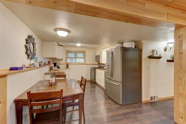 Building Photo - Sun Prairie Duplex
