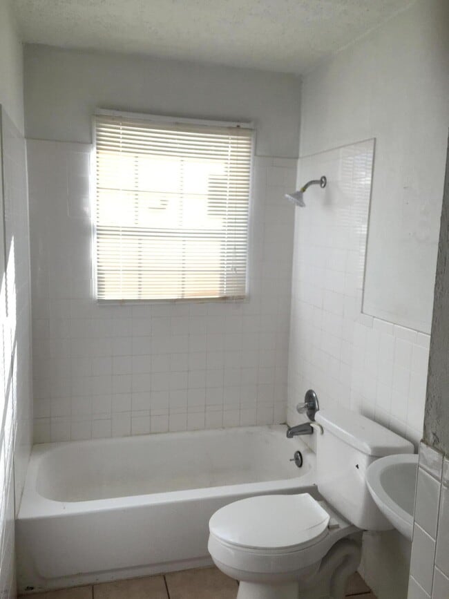 Building Photo - 3119 Jarvis St