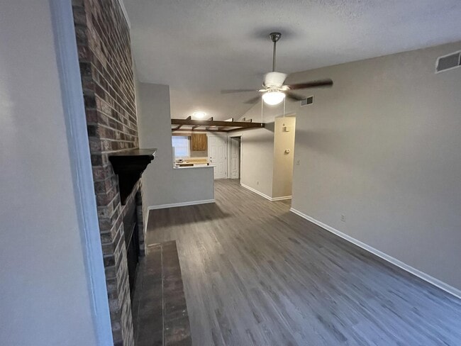Building Photo - 302 Cedar Crk Dr