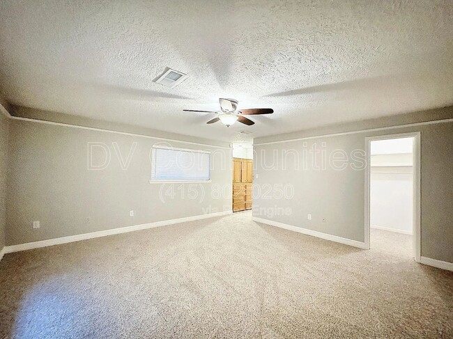 Building Photo - 4807 Country Club View