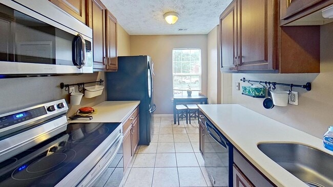 Building Photo - 21837 Ronald Dr
