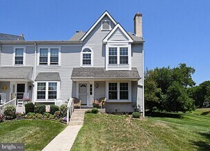 Building Photo - 2489 Hillendale Dr
