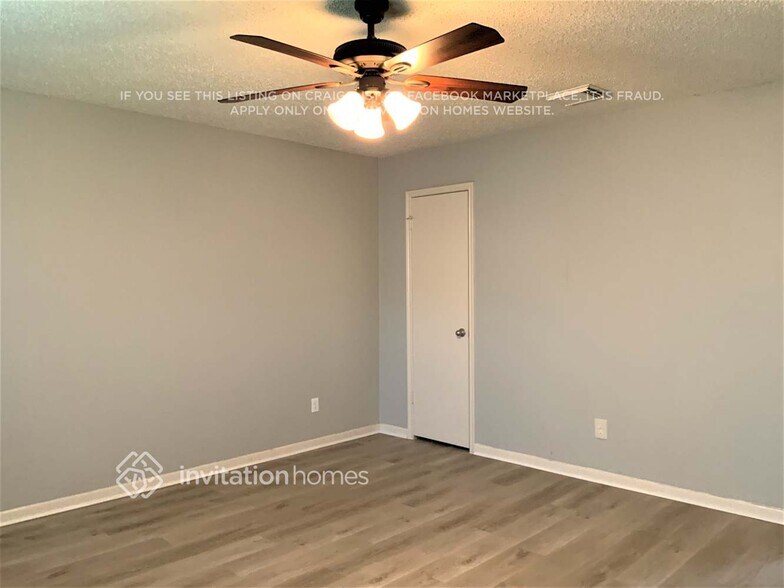 Building Photo - 2306 Cambridge Ct N