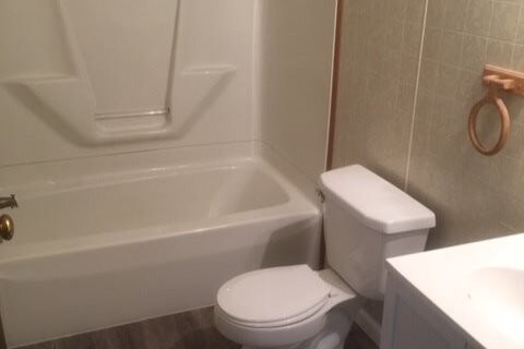 Bathroom 1 - 245 Green St