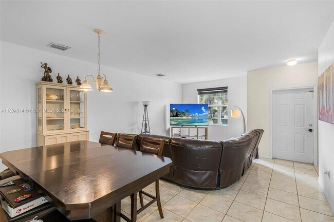 Building Photo - 755 E Mowry Ct