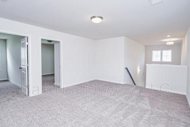 Building Photo - 909 Bryden Ln