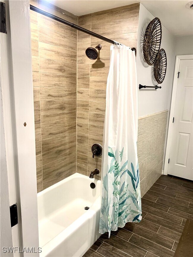 Building Photo - 235 Cypress Way W