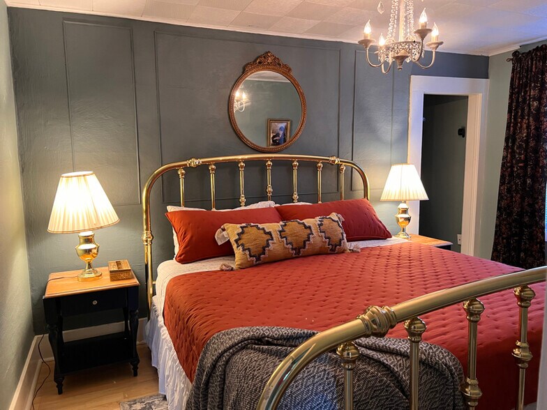 Building Photo - 303 Pioneer St