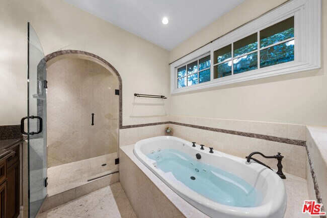 Building Photo - 15401 Brownwood Pl