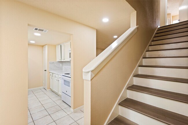 Building Photo - 5921 Arncliffe Dr