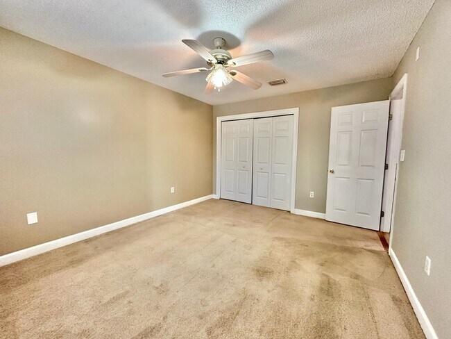 Building Photo - 302 Cll Escada