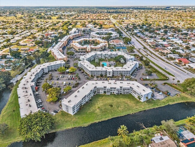 Building Photo - 6570 Royal Palm Blvd