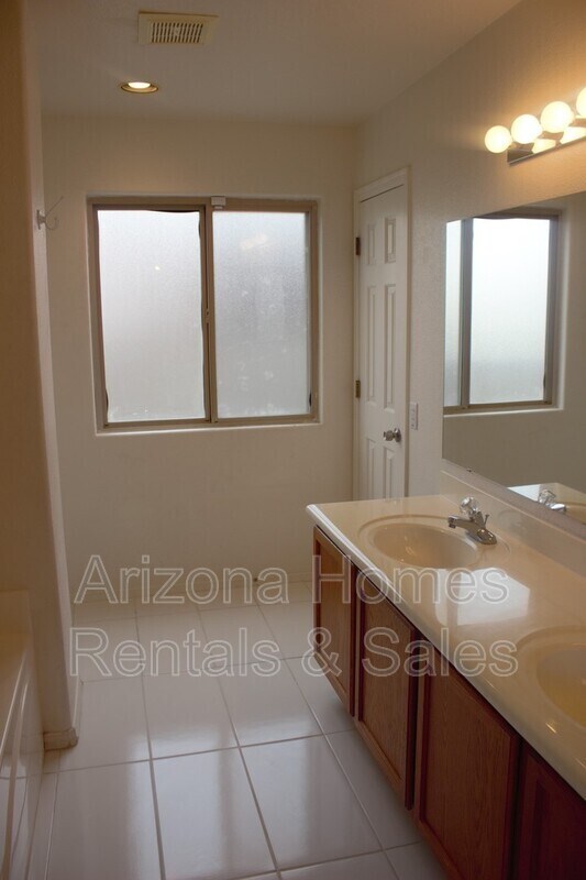 Building Photo - 10232 E Desert Mesa Dr