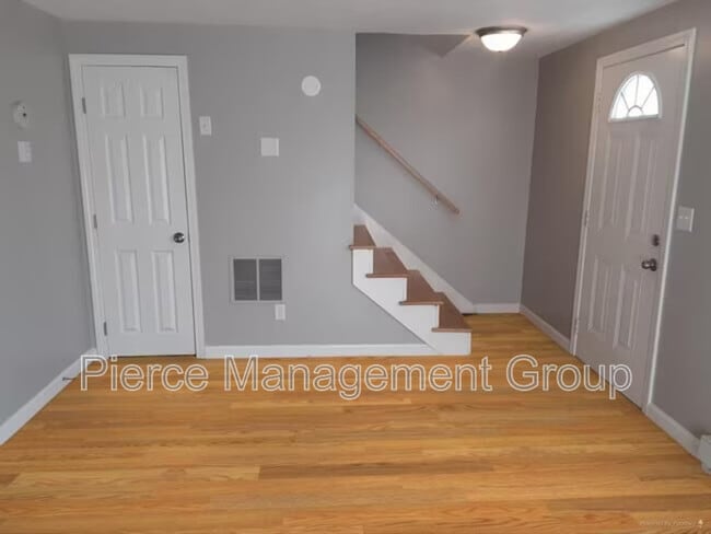 Building Photo - 9 Bayberry Ln