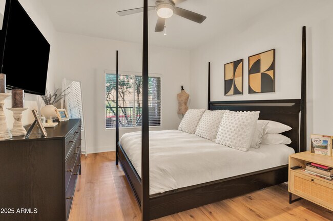 Building Photo - 5450 E Deer Valley Dr