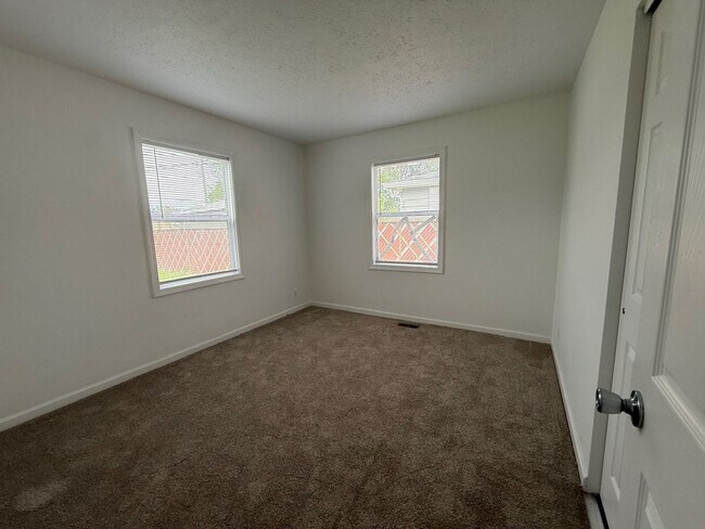 Building Photo - Newly rehab, three bedroom, one bath and Christian Park with a fence yard.