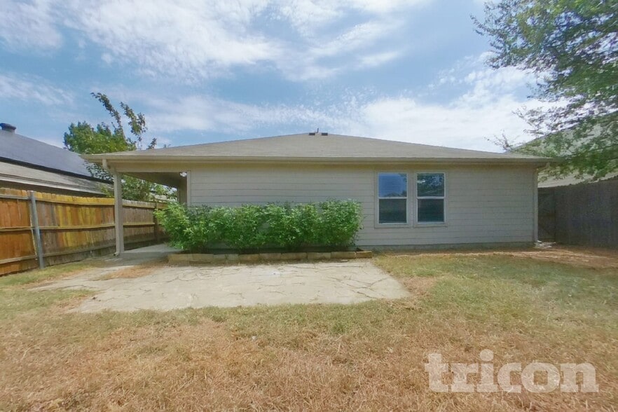 Building Photo - 14013 Cedar Post Dr