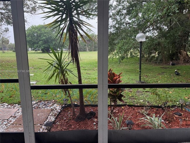 Building Photo - 3962 Inverrary Dr