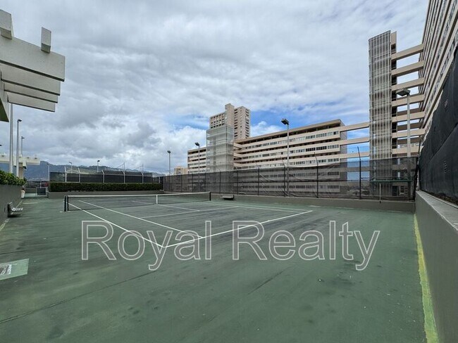 Building Photo - 2333 Kapiolani Blvd