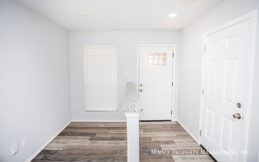 Building Photo - 1302 N Dover Ave