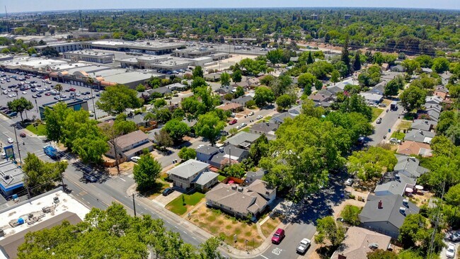 Building Photo - 5400-5402 Folsom Blvd