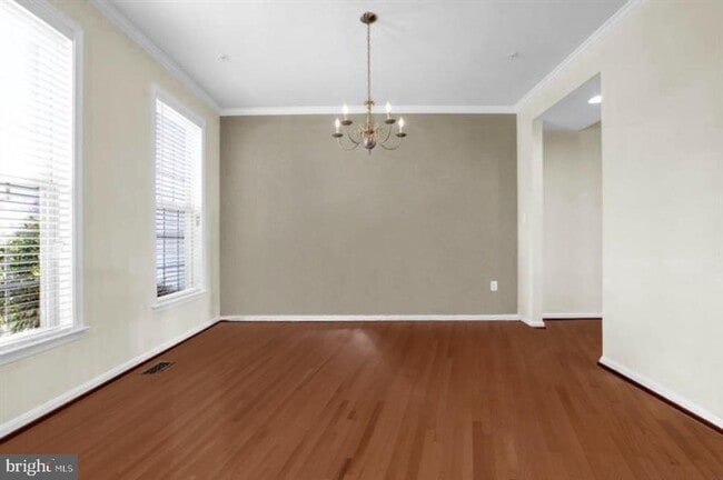 Building Photo - 4818 Clarendon Dr