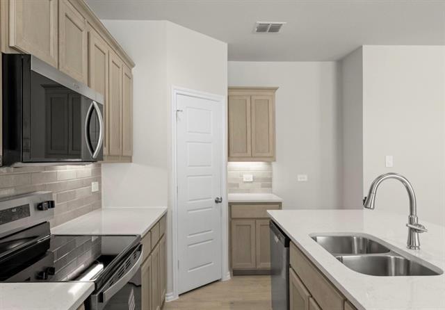 Building Photo - 1641 Mdw Crst Dr