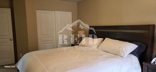 Building Photo - Central Valley Area - 2 Story Townhome 3Bed 2.5Bath