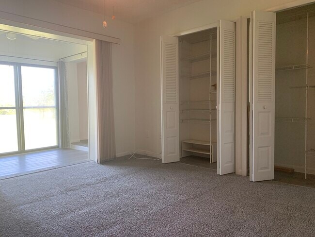 Building Photo - MIles Grant Condo 2/2 2nd floor 55+ commun...