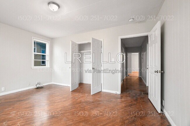 Building Photo - 1747 E Oak St